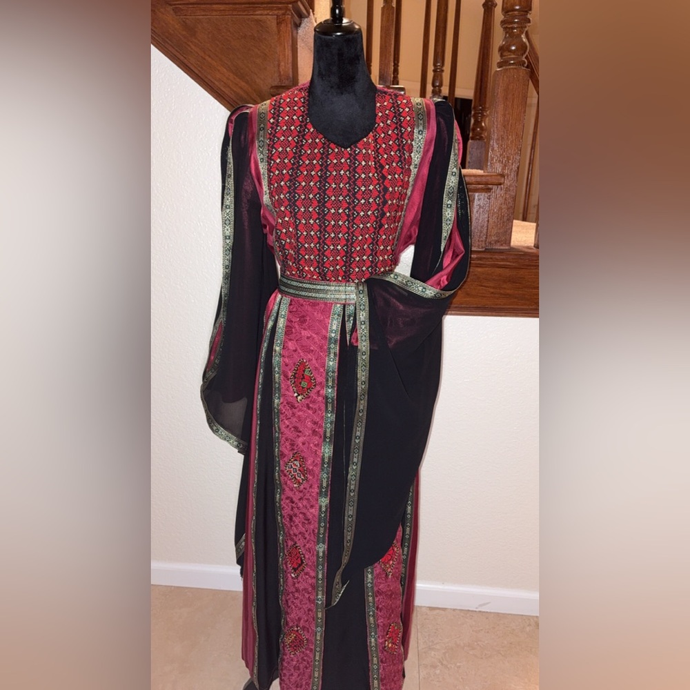 Hand Embroidered tatreez abaya thob thoub thobe
Palestinian dress